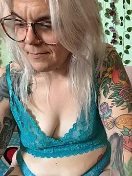 CherryBombBomb's Webcam Show