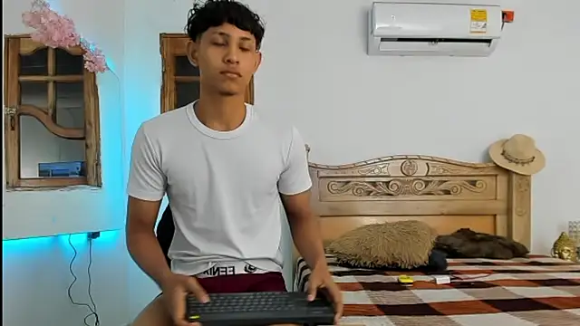 Webkamerová show nedye_rouss