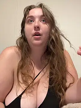Pokazy przed kamerką – Caligirl9895