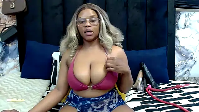 Chat +18 de SexyBaddieXXX ao vivo