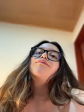 Aphrill Adlı Modelin Canlı XXX Sohbeti