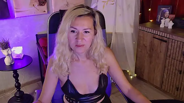 DonnaSmitth Adlı Modelin Canlı XXX Sohbeti