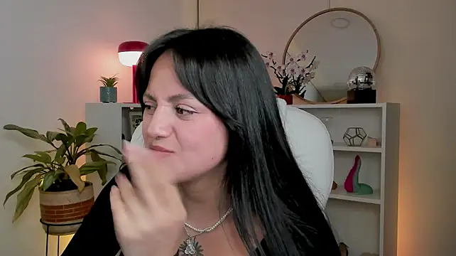 nahiapaws Adlı Modelin Canlı XXX Sohbeti
