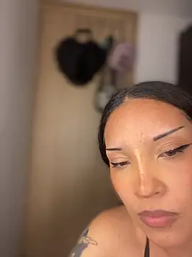 LeylaRose_ Adlı Modelin Canlı XXX Sohbeti