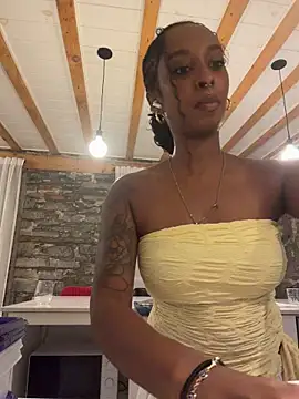 Your_Paris' Live XXX Chat