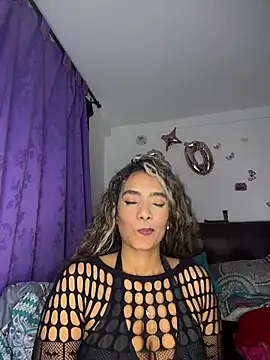collins_megan96 Adlı Modelin Canlı XXX Sohbeti