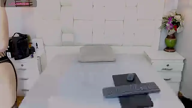 Atley_Dolly: διαδικτυακό σόου στην κάμερα