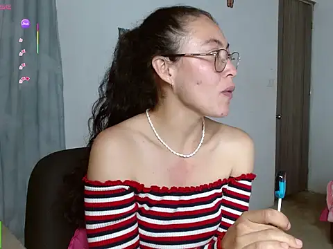 Amitlu_ Adlı Modelin Canlı XXX Sohbeti