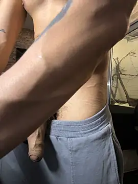 צ'אט XXX בשידור חי של AlphaMasterXxx