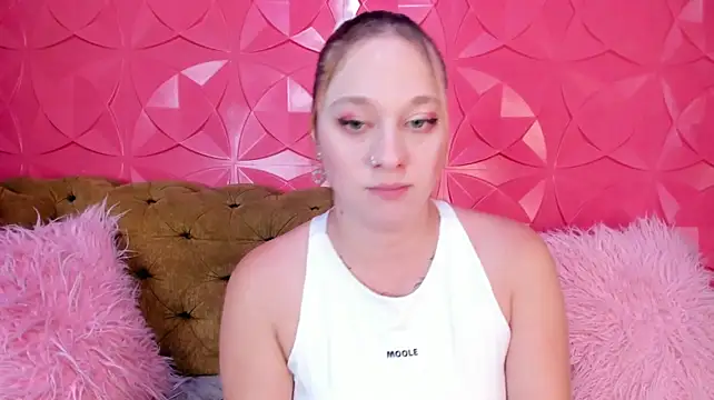 Naomy_Leeg 即時 XXX 聊天