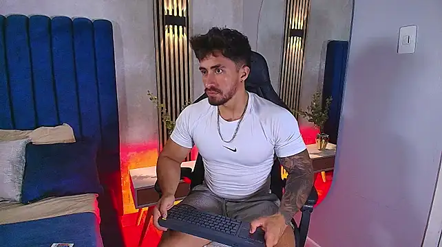 Brad_Summer élő XXX-chatje