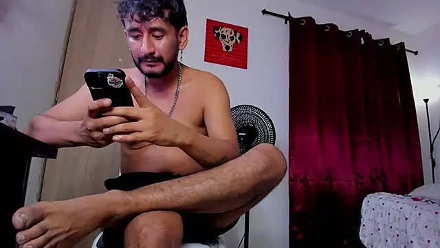 Cloudy_pigDude Live XXX-chat