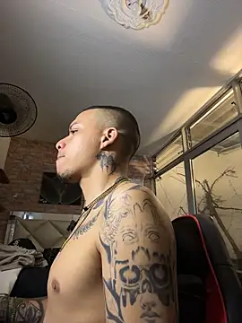 AlphaMasterXxx's Live XXX Chat