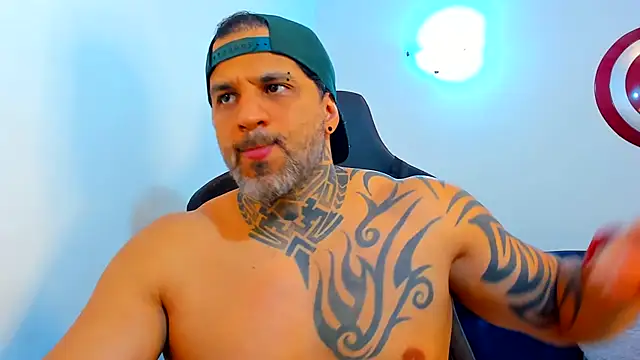 XXX chat uživo modela JoshRigby
