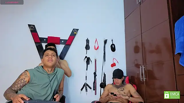 EliteBoysLive: онлайн-секс-чат