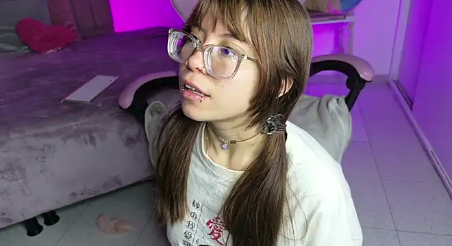 uchiiky_doll's Live XXX Chat