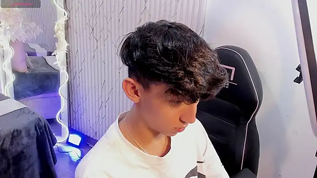 Онлайн чат XXX ETHANN_TAY1