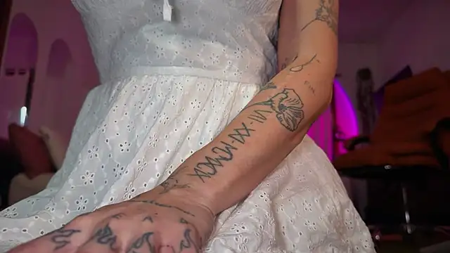 GennaJames élő XXX-chatje