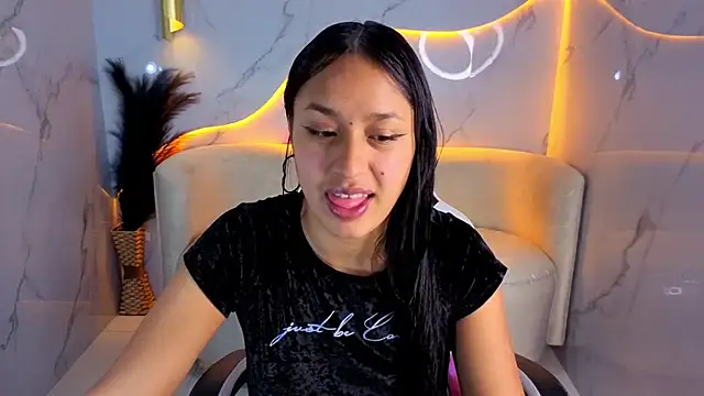 Violetta_Colucci_Tx: онлайн-секс-чат