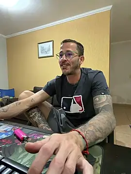 XXX chat uživo modela MeladoDiMel