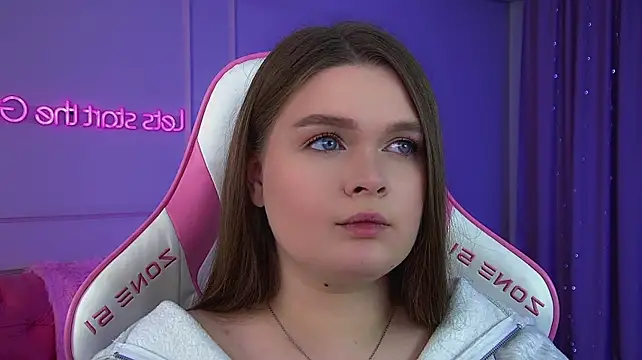 CrystalLyons live XXX chat
