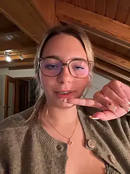 Naomi-Klein Live XXX-Chat