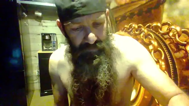 sit-on-my-beard Show in webcam