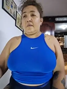 XXX chat uživo modela CurvyHeat