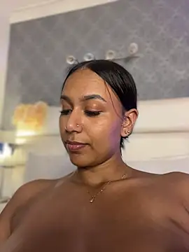 Chat XXX en directo de MiilaBlake