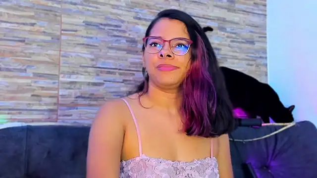 XXX chat uživo modela nath_redrex