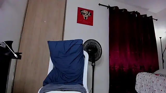 Cloudy_pigDude Webcam-Show