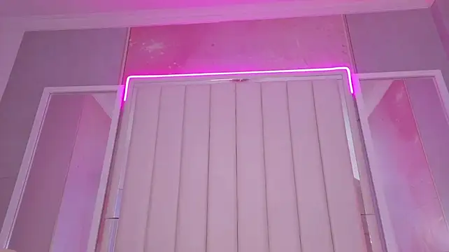 Kendall_curvesのライブXXXチャット