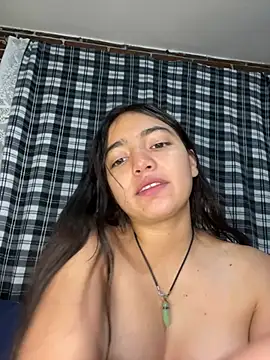 Yulieth_Valentina: διαδικτυακό σόου στην κάμερα