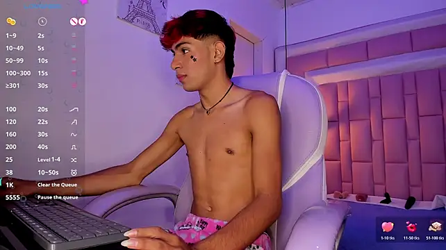 צ'אט XXX בשידור חי של cherub_