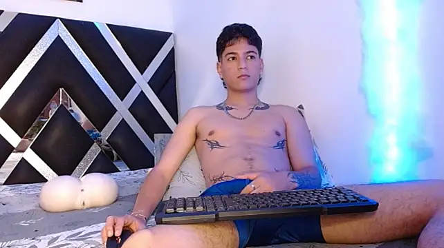 Levy_Steve Pertunjukan Webcam