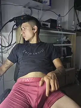 aronmax_ Live XXX Chat