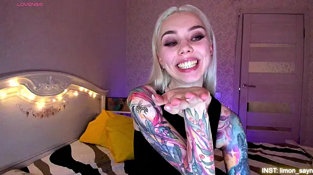 LillyMoure_ Chat XXX in diretta
