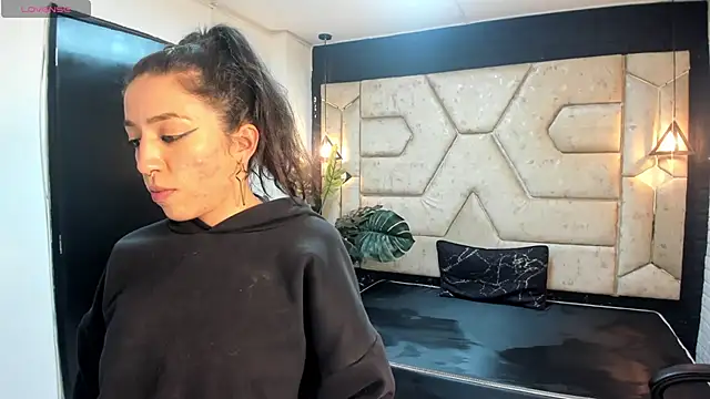 Julieta_Slav3のライブXXXチャット