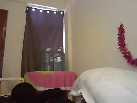 Newbird69 现场XXX聊天