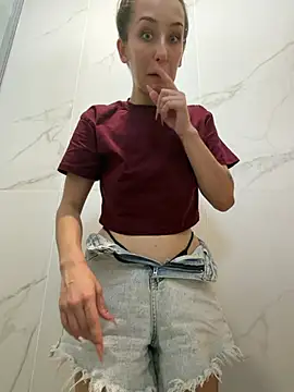 צ'אט XXX בשידור חי של FlexibleDoll_