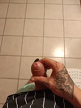 Show modela YoungDick25 na web-kameri