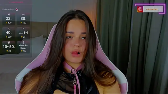 EvaRaider's Live XXX Chat