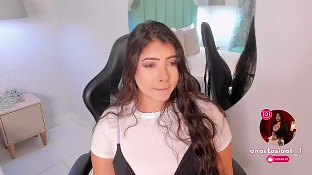 Chatroom XXX en direct de Miia_Thompsonn