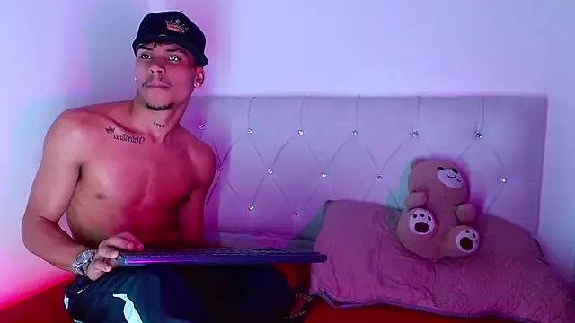 Angel_foxc13 élő XXX-chatje