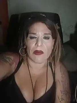 deedeedoll82222's Live XXX Chat