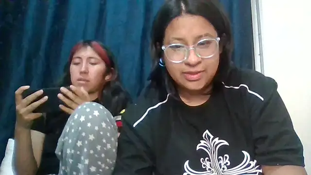 sarah12333 élő XXX-chatje
