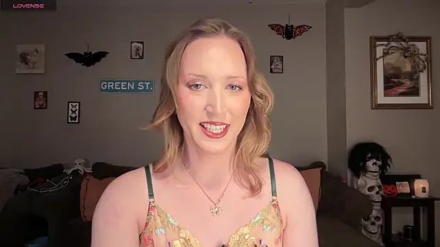 Вебкам-шоу greenxxxqueen