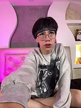 צ'אט XXX בשידור חי של Kim_Adrien