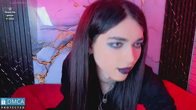 MaeveKuro Show in webcam
