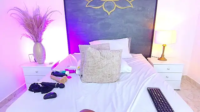 AlisonTravis live XXX chat